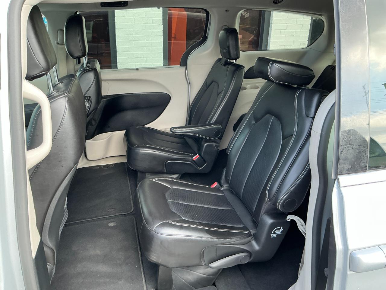 Chrysler Pacifica Touring L FWD 2024