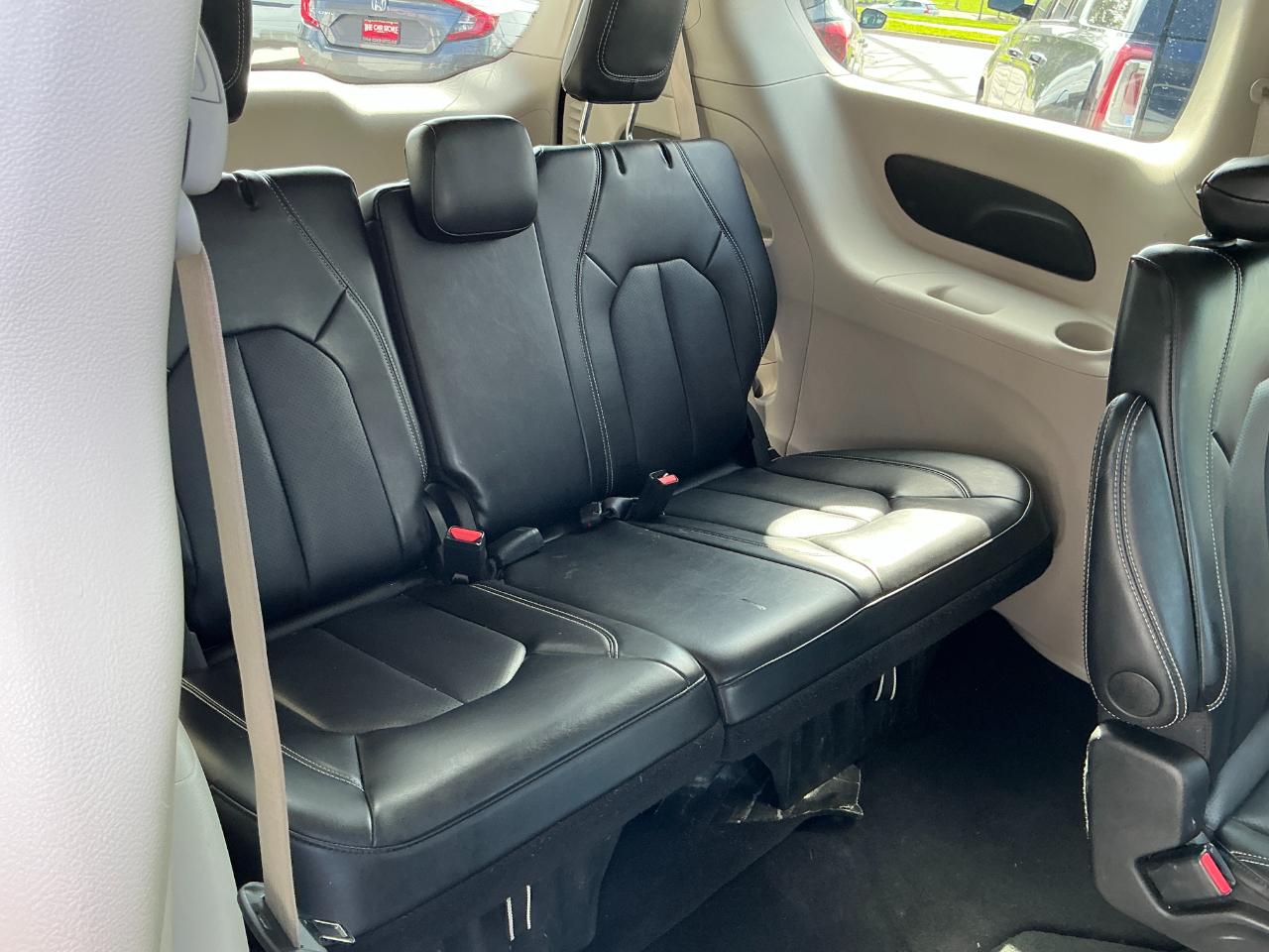 Chrysler Pacifica Touring L FWD 2024