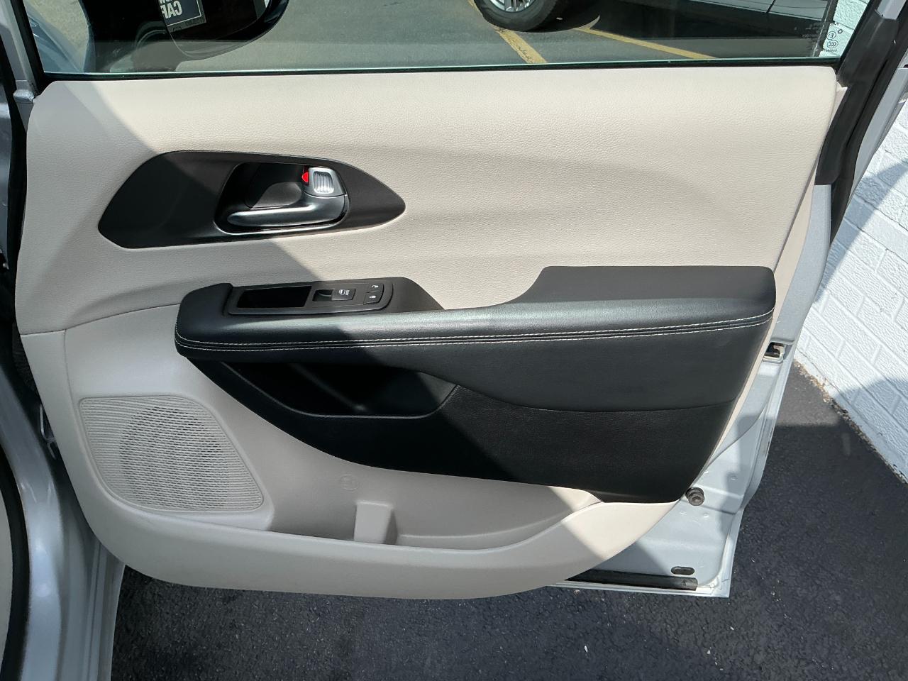 Chrysler Pacifica Touring L FWD 2024