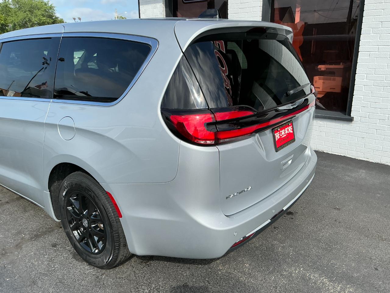 Chrysler Pacifica Touring L FWD 2024