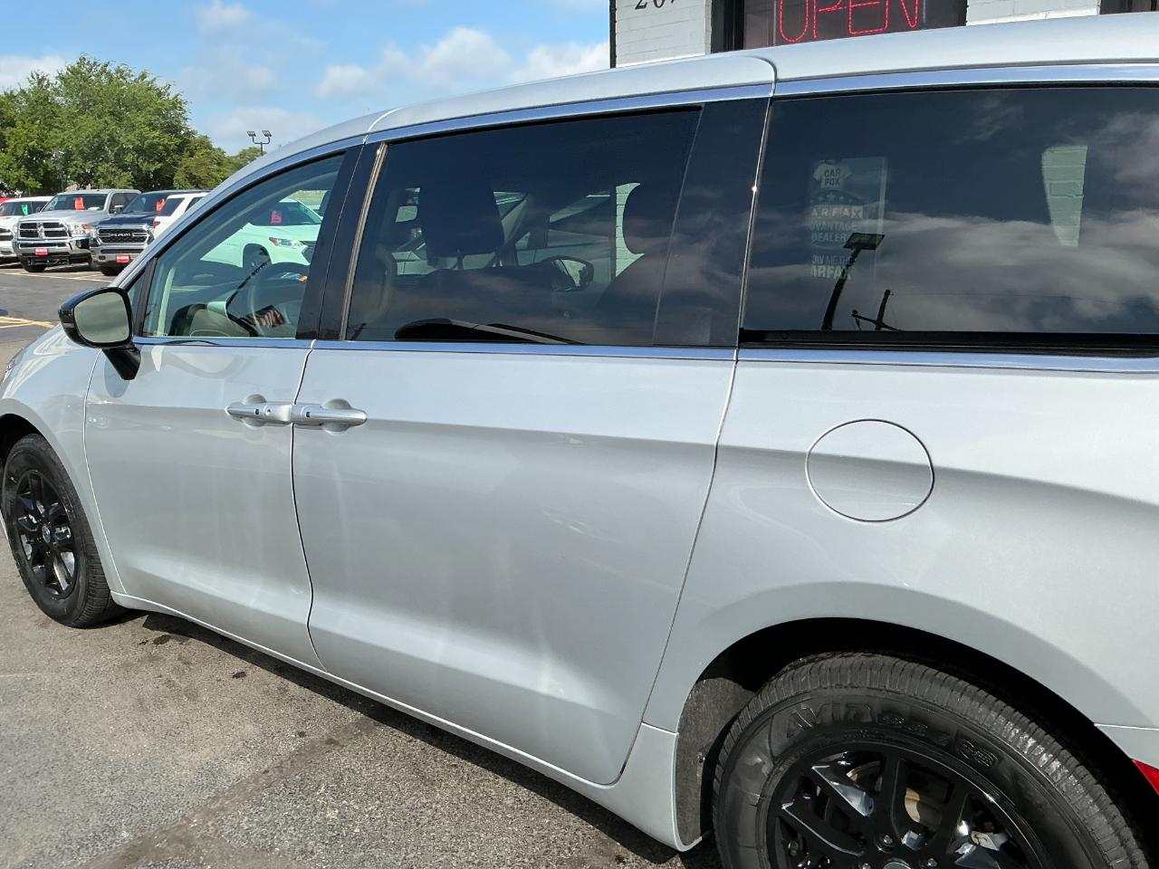 Chrysler Pacifica Touring L FWD 2024