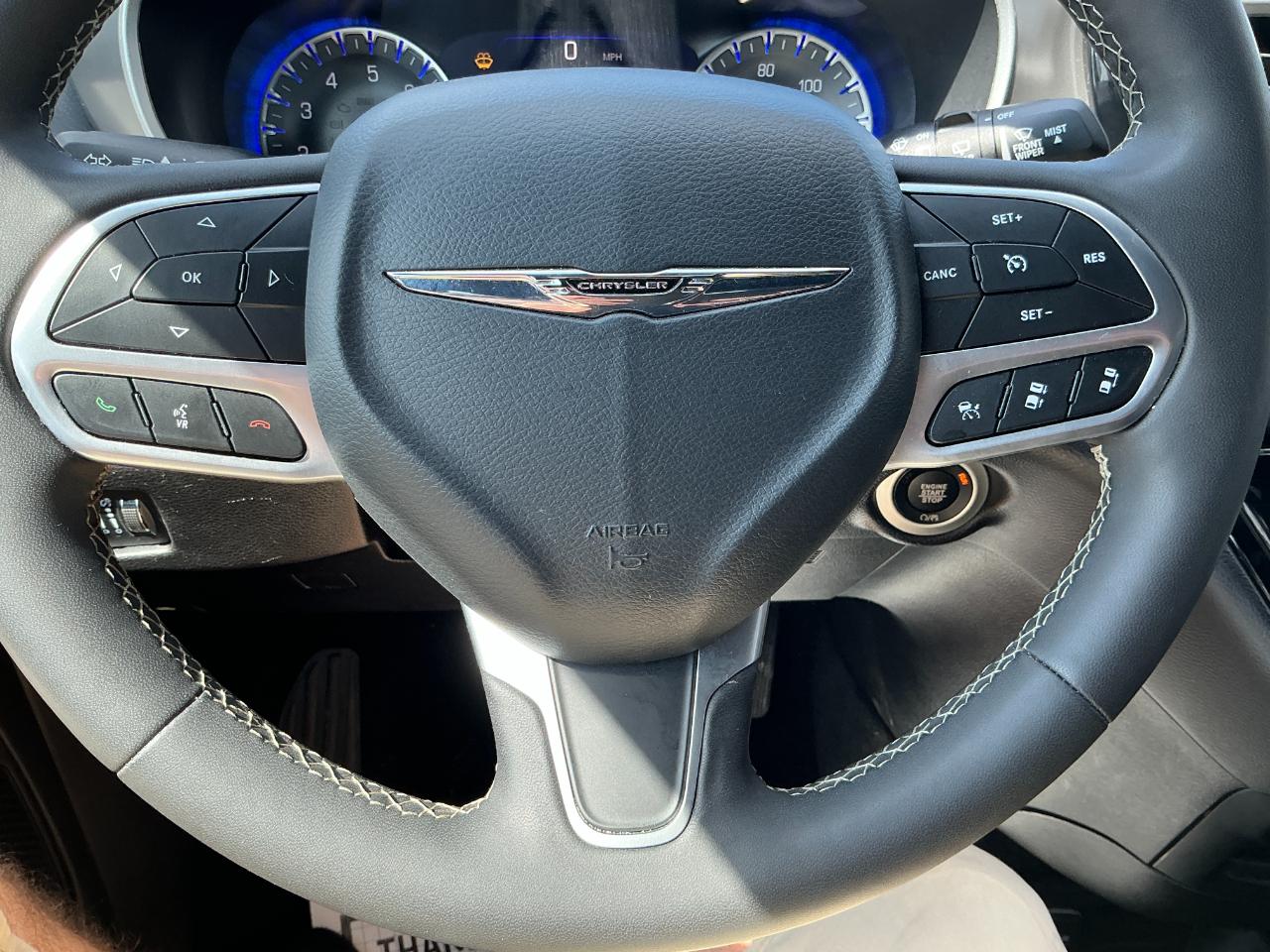Chrysler Pacifica Select FWD 2025