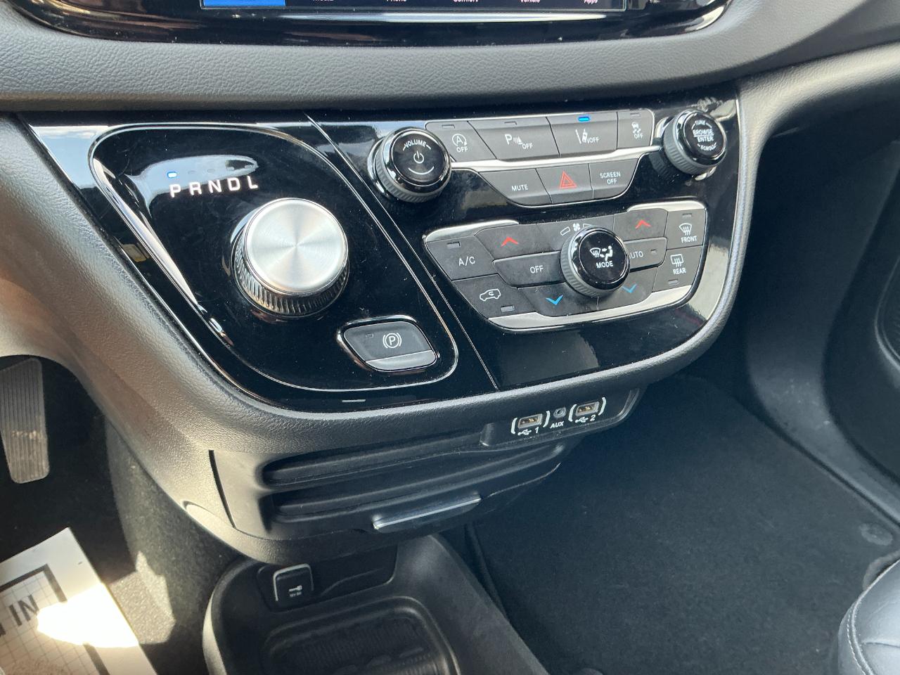 Chrysler Pacifica Select FWD 2025