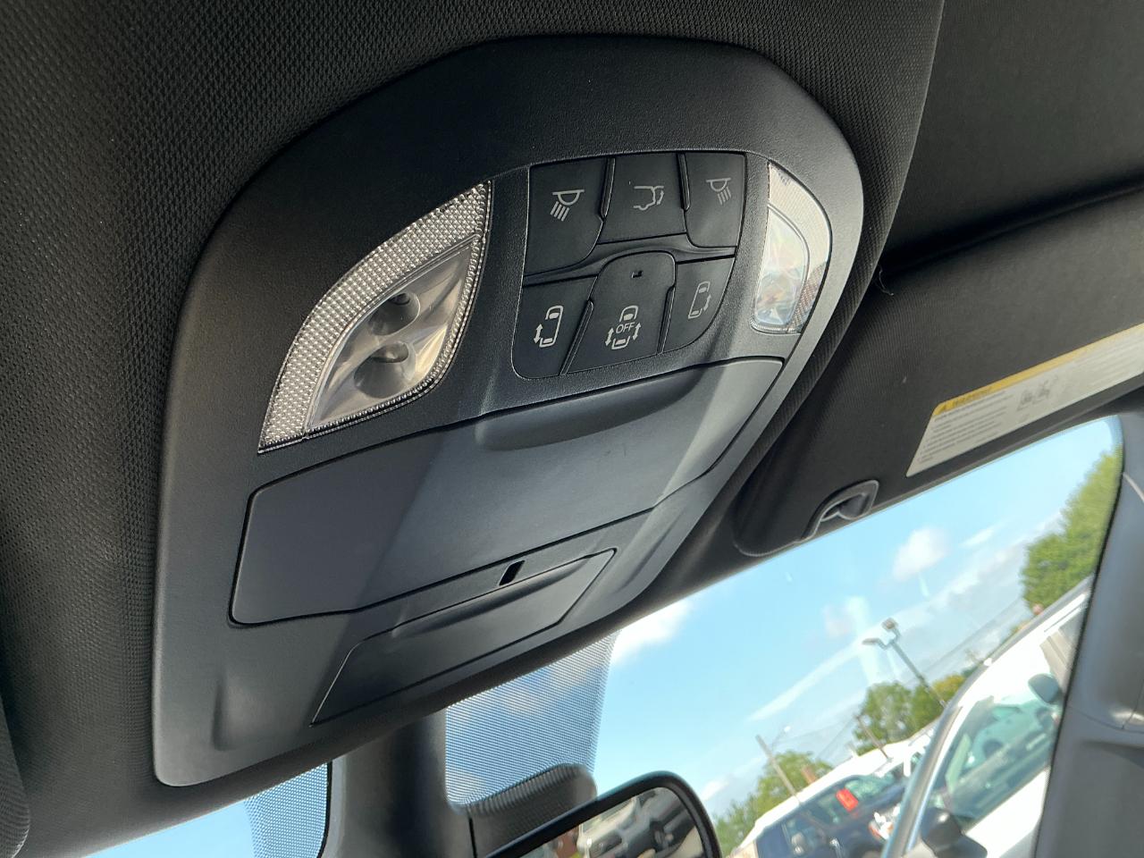 Chrysler Pacifica Select FWD 2025