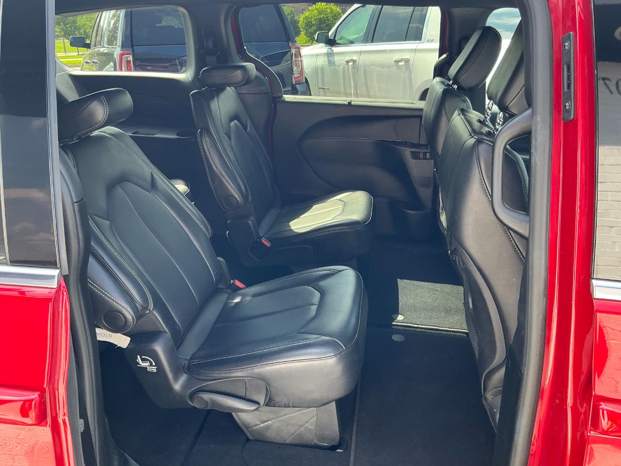 Chrysler Pacifica Select FWD 2025