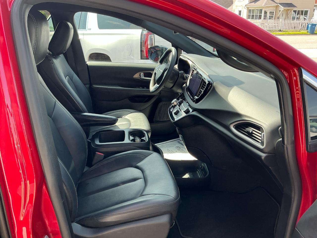 Chrysler Pacifica Select FWD 2025
