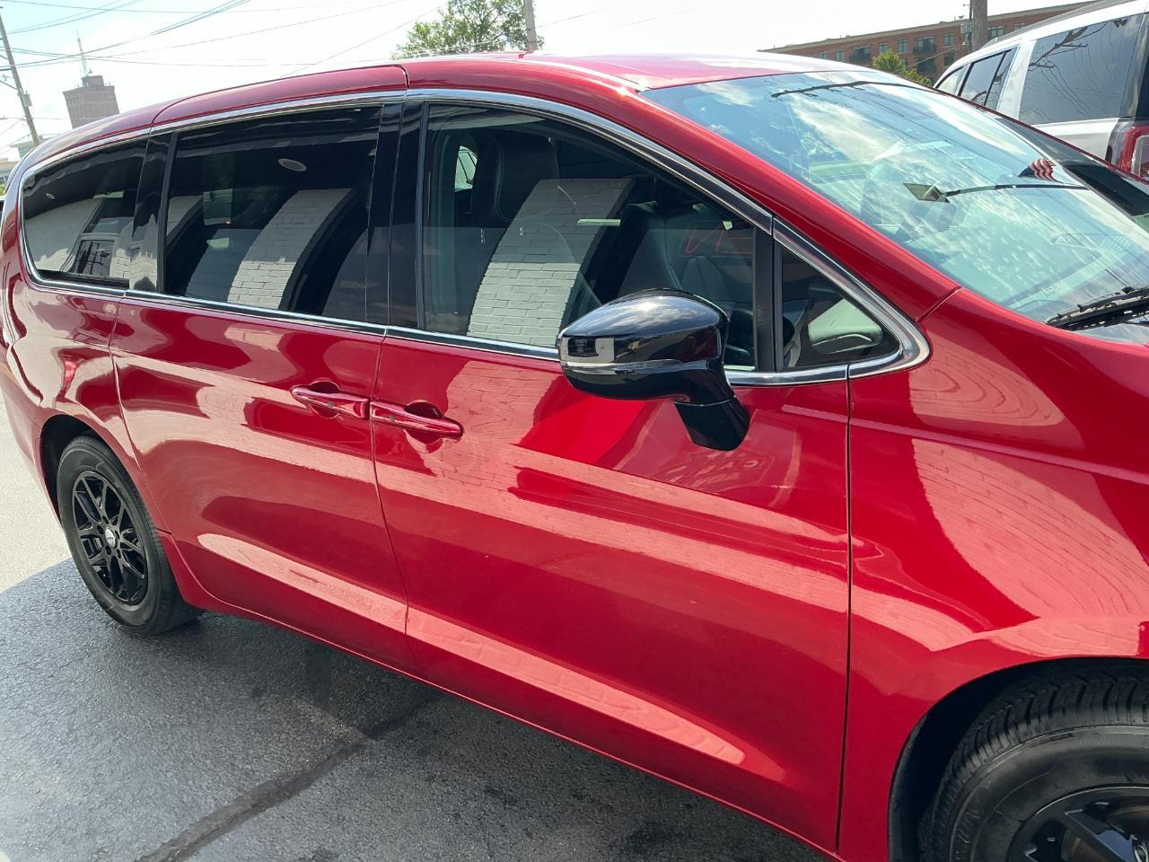 Chrysler Pacifica Select FWD 2025
