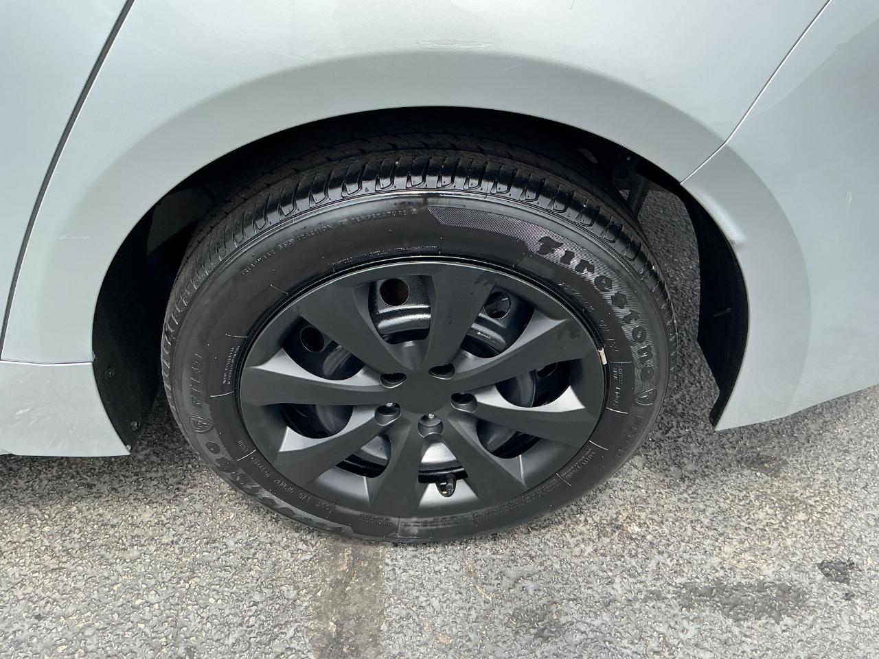 Toyota Corolla LE CVT (Natl) 2024