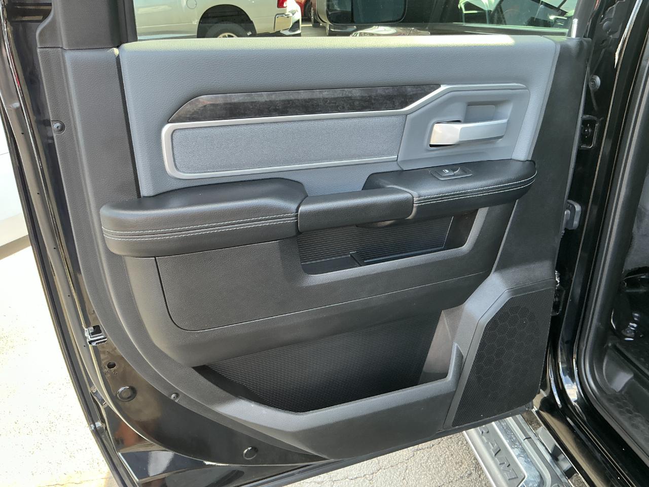 RAM 2500 Big Horn 4x4 Crew Cab 6'4" Box 2022
