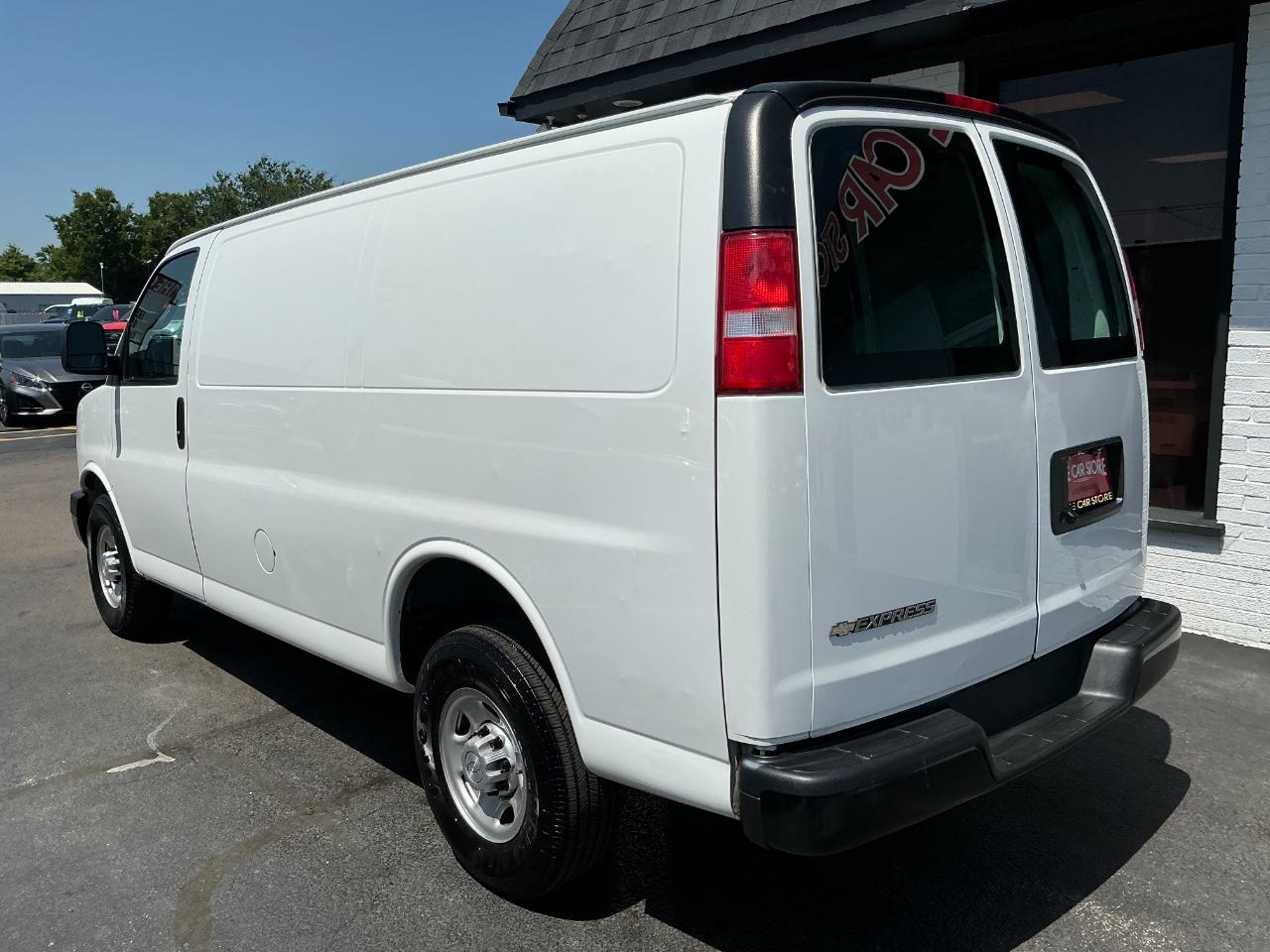 Chevrolet Express Cargo Van RWD 2500 135" 2018