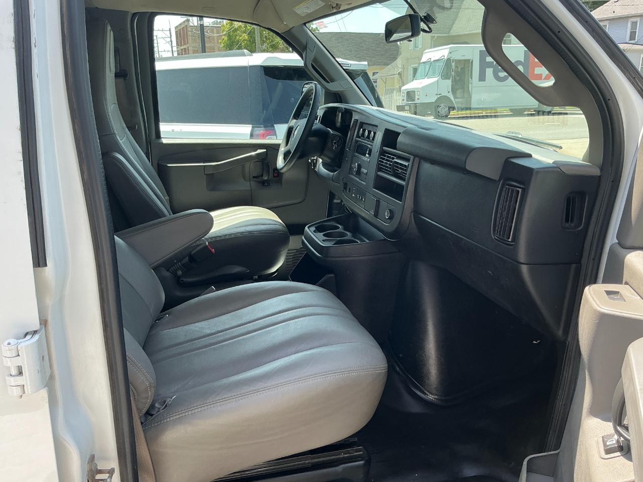 Chevrolet Express Cargo Van RWD 2500 135" 2018