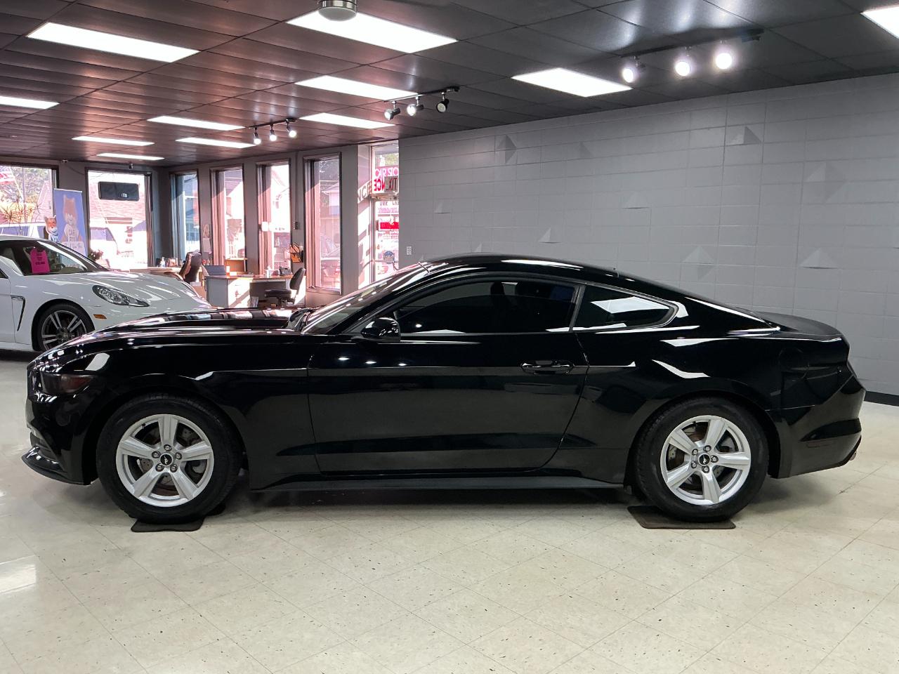 Ford Mustang 2dr Fastback V6 2016