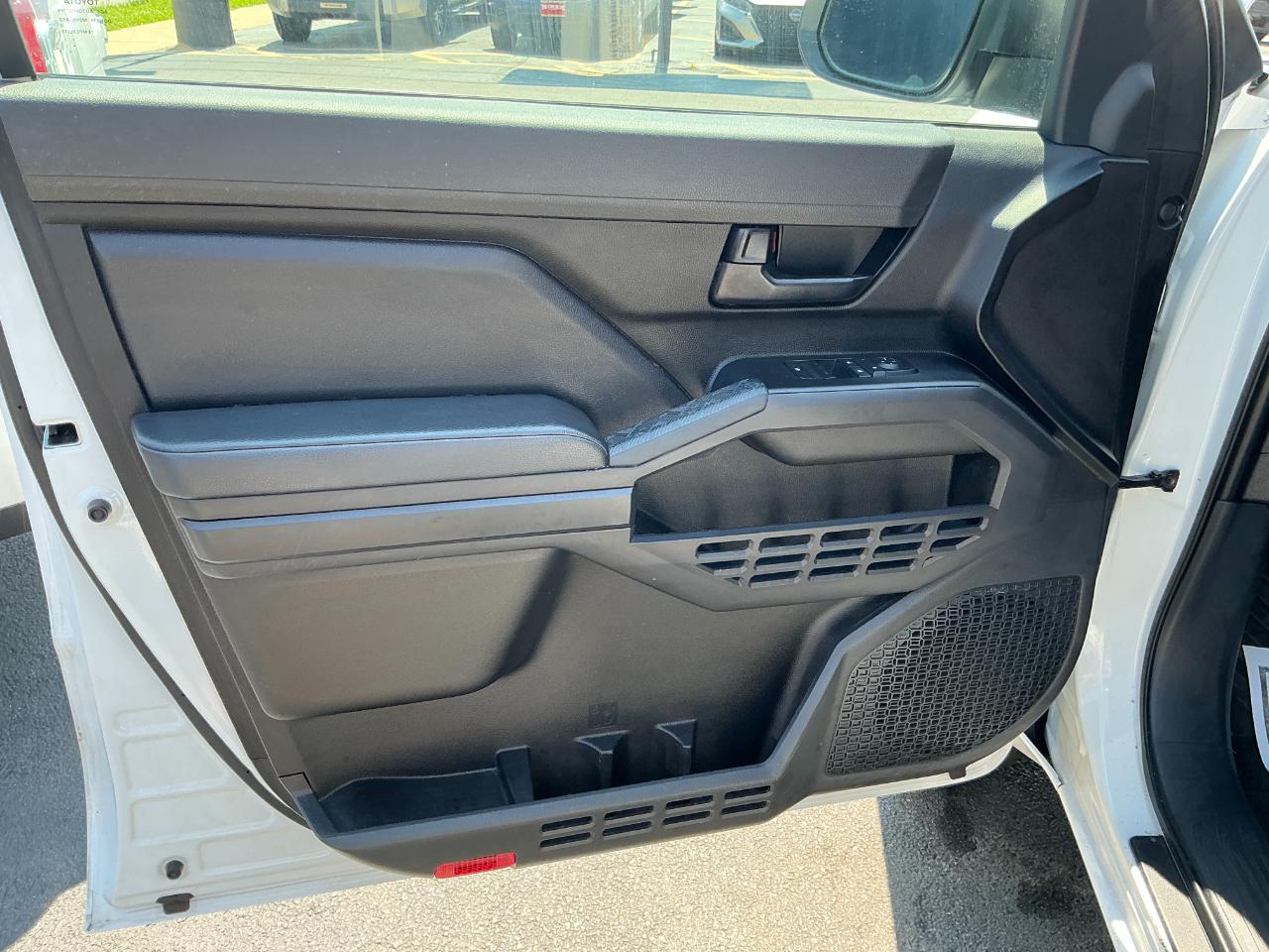 Toyota Tacoma 2WD SR XtraCab 6' Bed AT (Natl) 2024