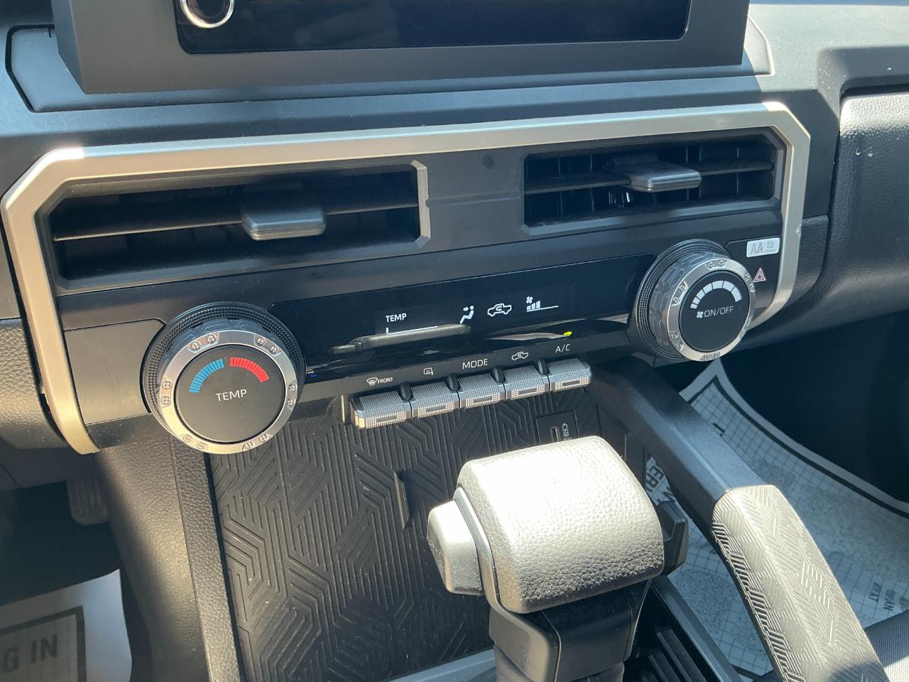 Toyota Tacoma 2WD SR XtraCab 6' Bed AT (Natl) 2024
