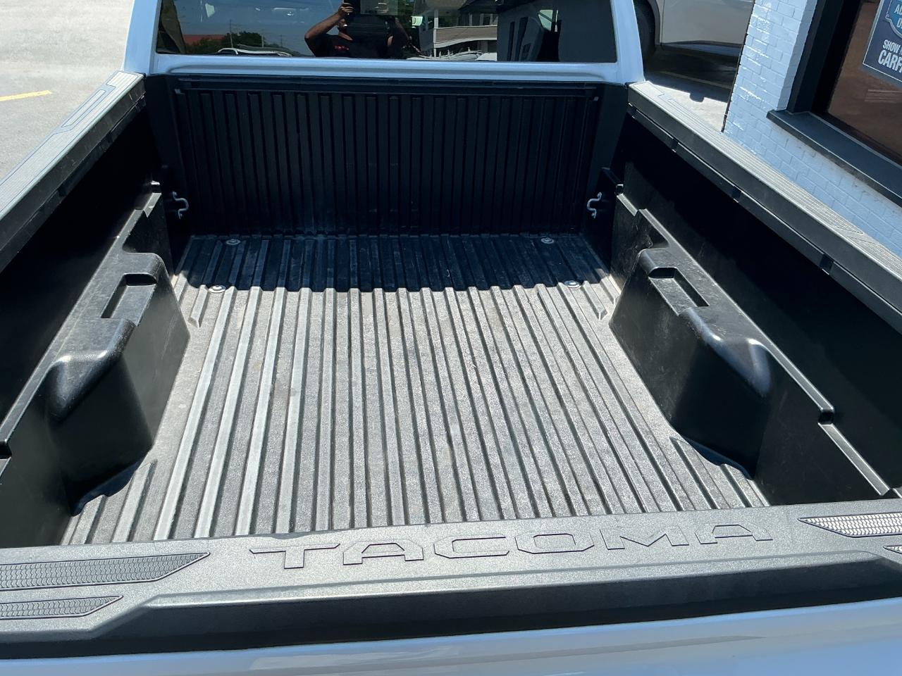 Toyota Tacoma 2WD SR XtraCab 6' Bed AT (Natl) 2024