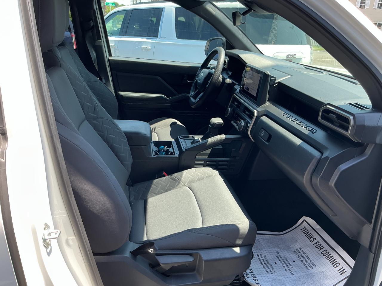 Toyota Tacoma 2WD SR XtraCab 6' Bed AT (Natl) 2024