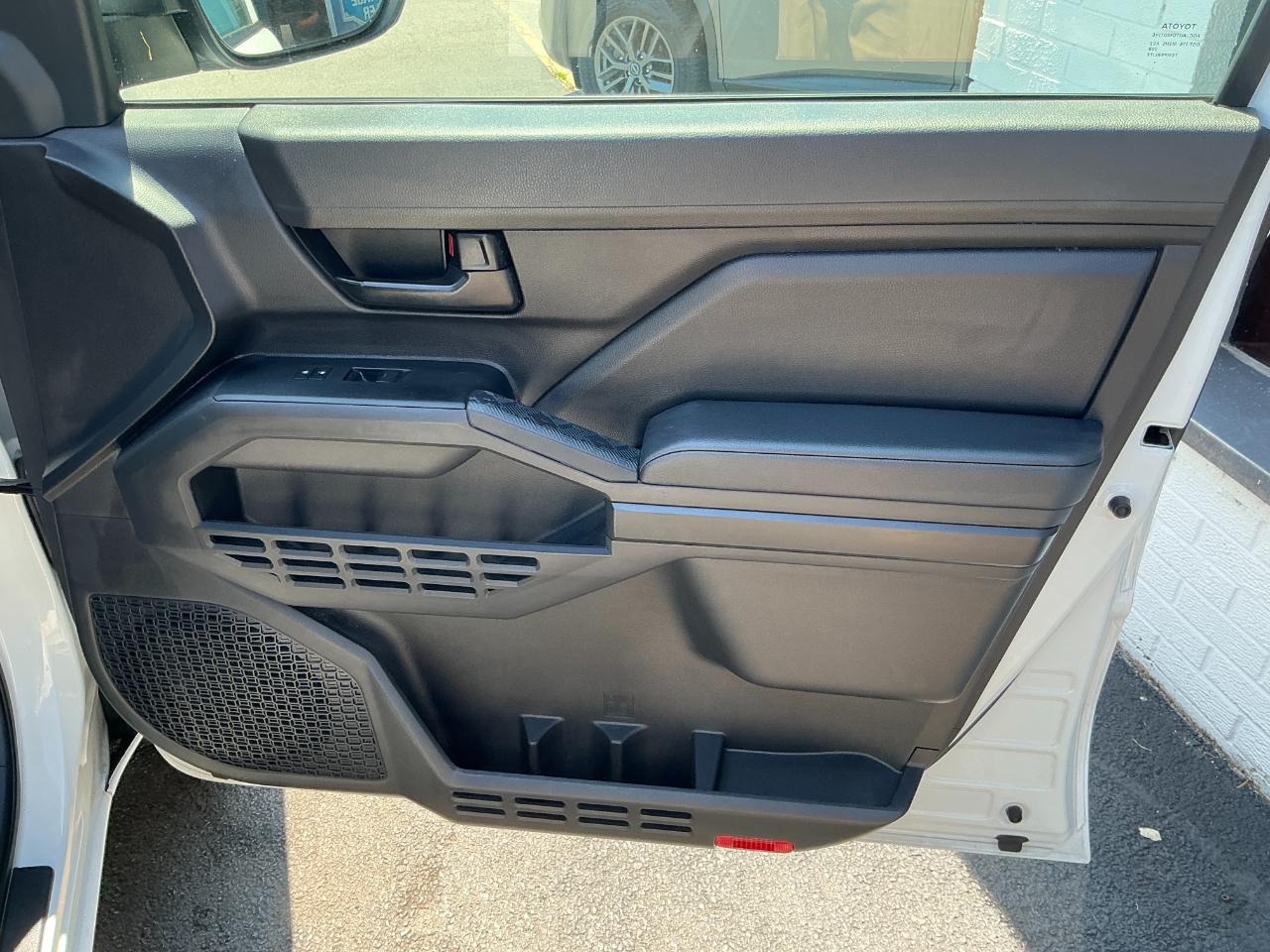 Toyota Tacoma 2WD SR XtraCab 6' Bed AT (Natl) 2024