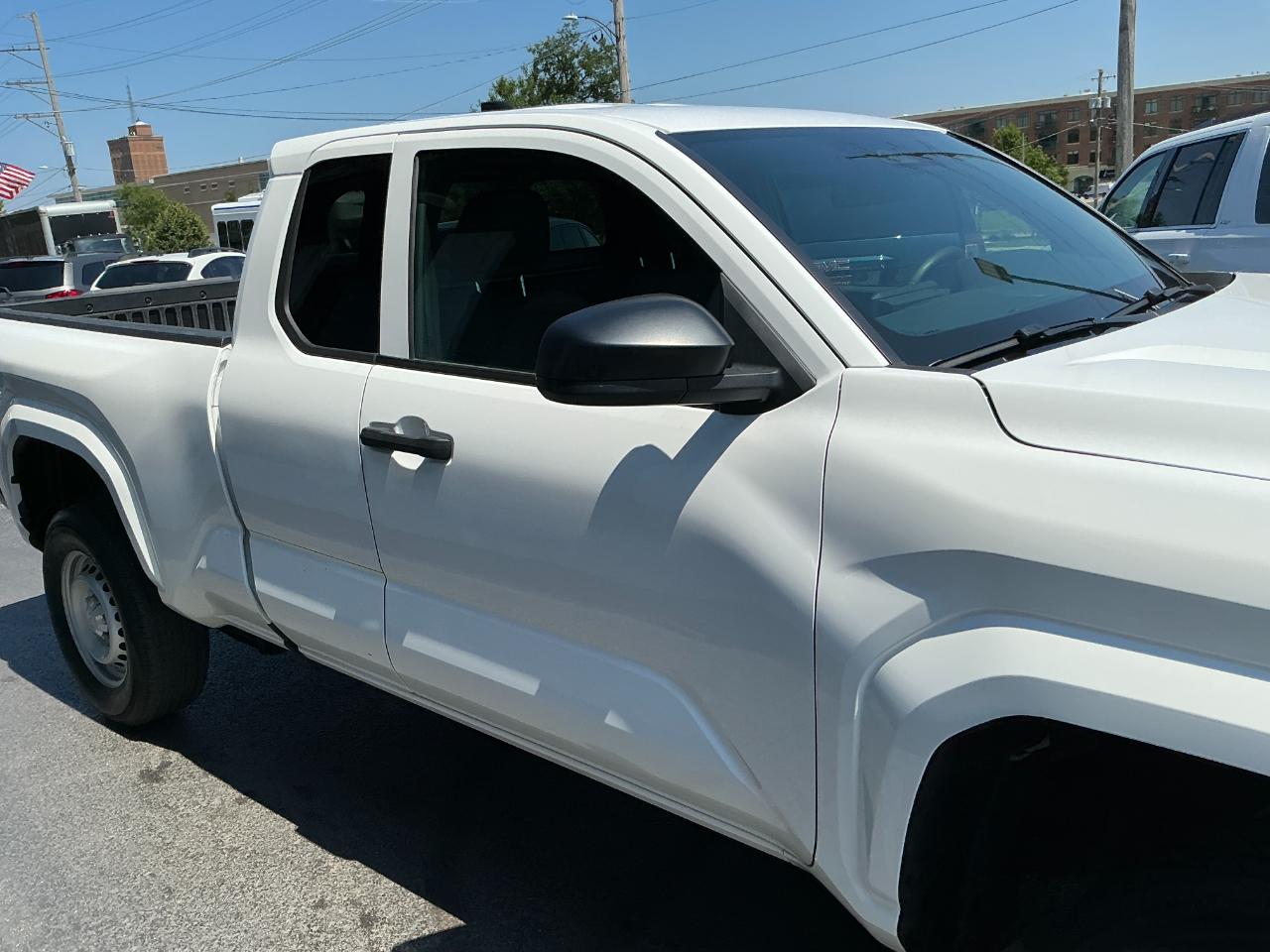 Toyota Tacoma 2WD SR XtraCab 6' Bed AT (Natl) 2024