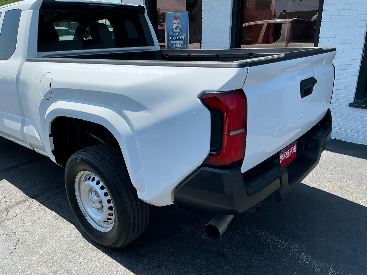 Toyota Tacoma 2WD SR XtraCab 6' Bed AT (Natl) 2024