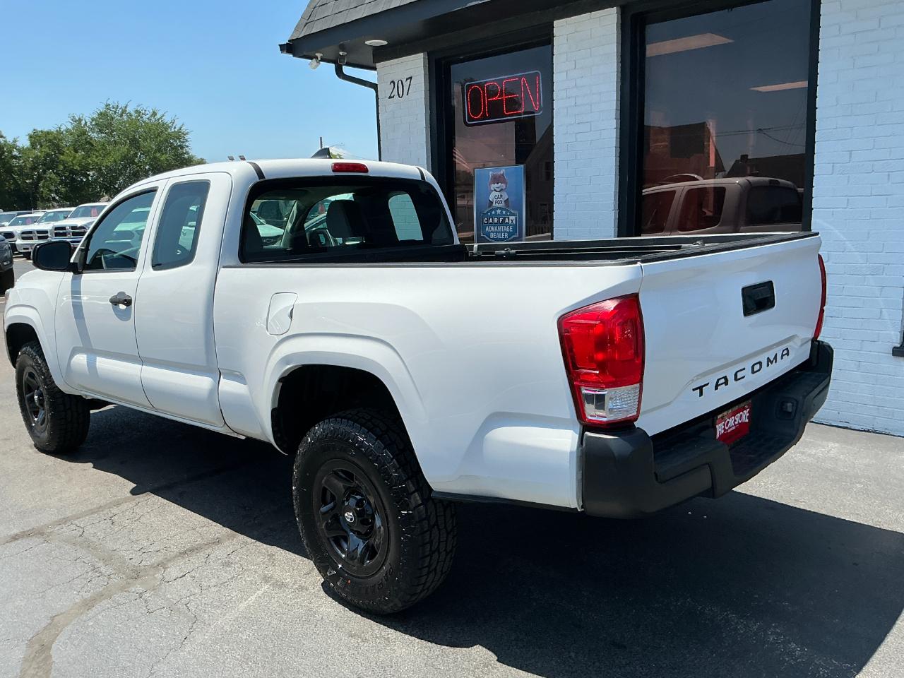 Toyota Tacoma 2WD Access Cab I4 AT SR (Natl) 2016