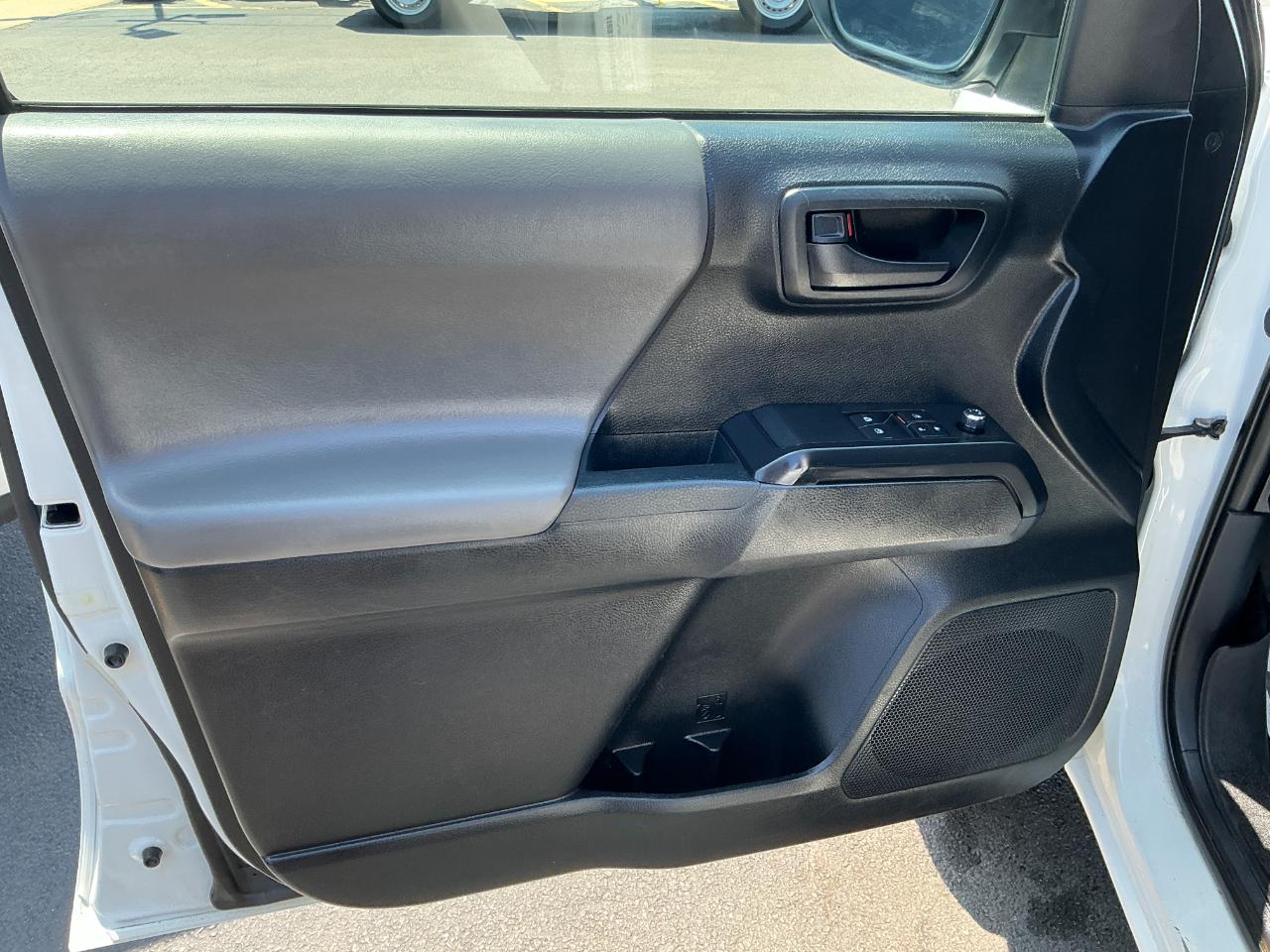 Toyota Tacoma 2WD Access Cab I4 AT SR (Natl) 2016