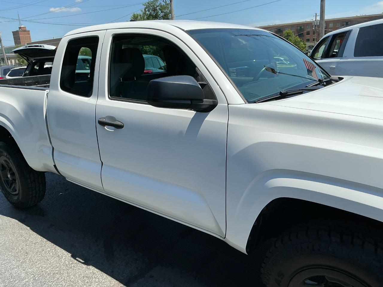 Toyota Tacoma 2WD Access Cab I4 AT SR (Natl) 2016