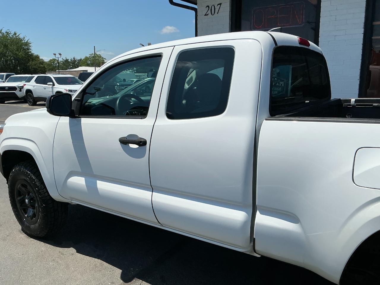 Toyota Tacoma 2WD Access Cab I4 AT SR (Natl) 2016