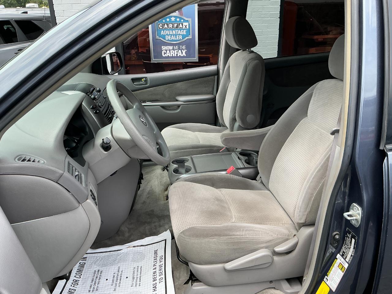 Toyota Sienna 5dr 7-Passenger Van LE FWD (Natl) 2007