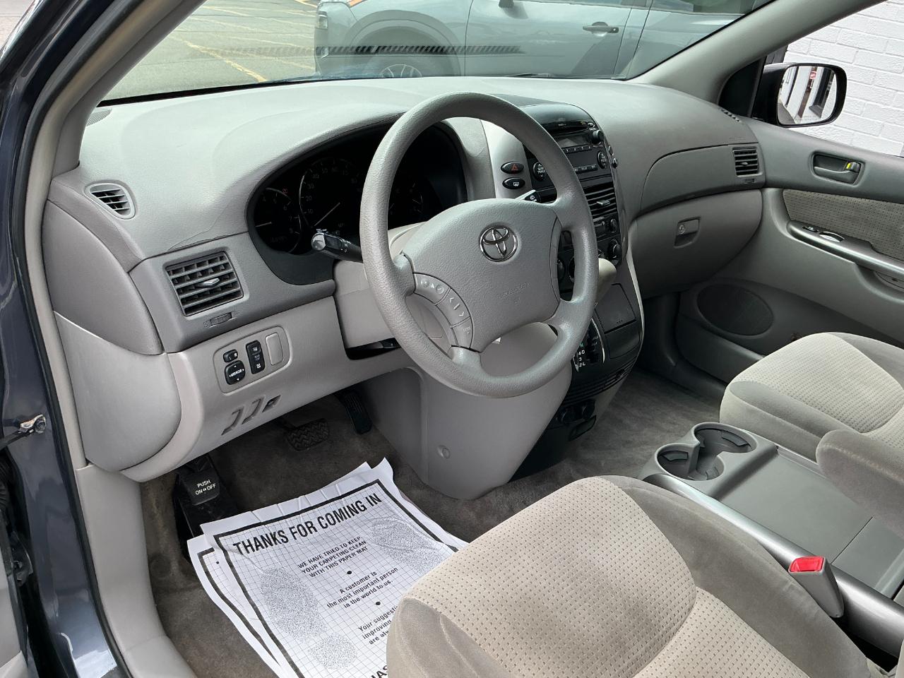 Toyota Sienna 5dr 7-Passenger Van LE FWD (Natl) 2007