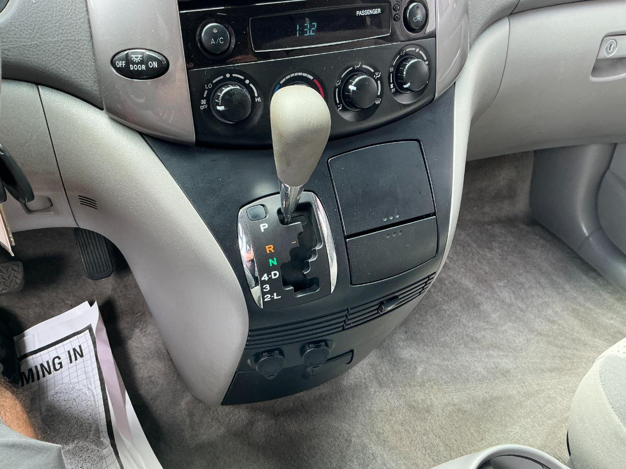 Toyota Sienna 5dr 7-Passenger Van LE FWD (Natl) 2007