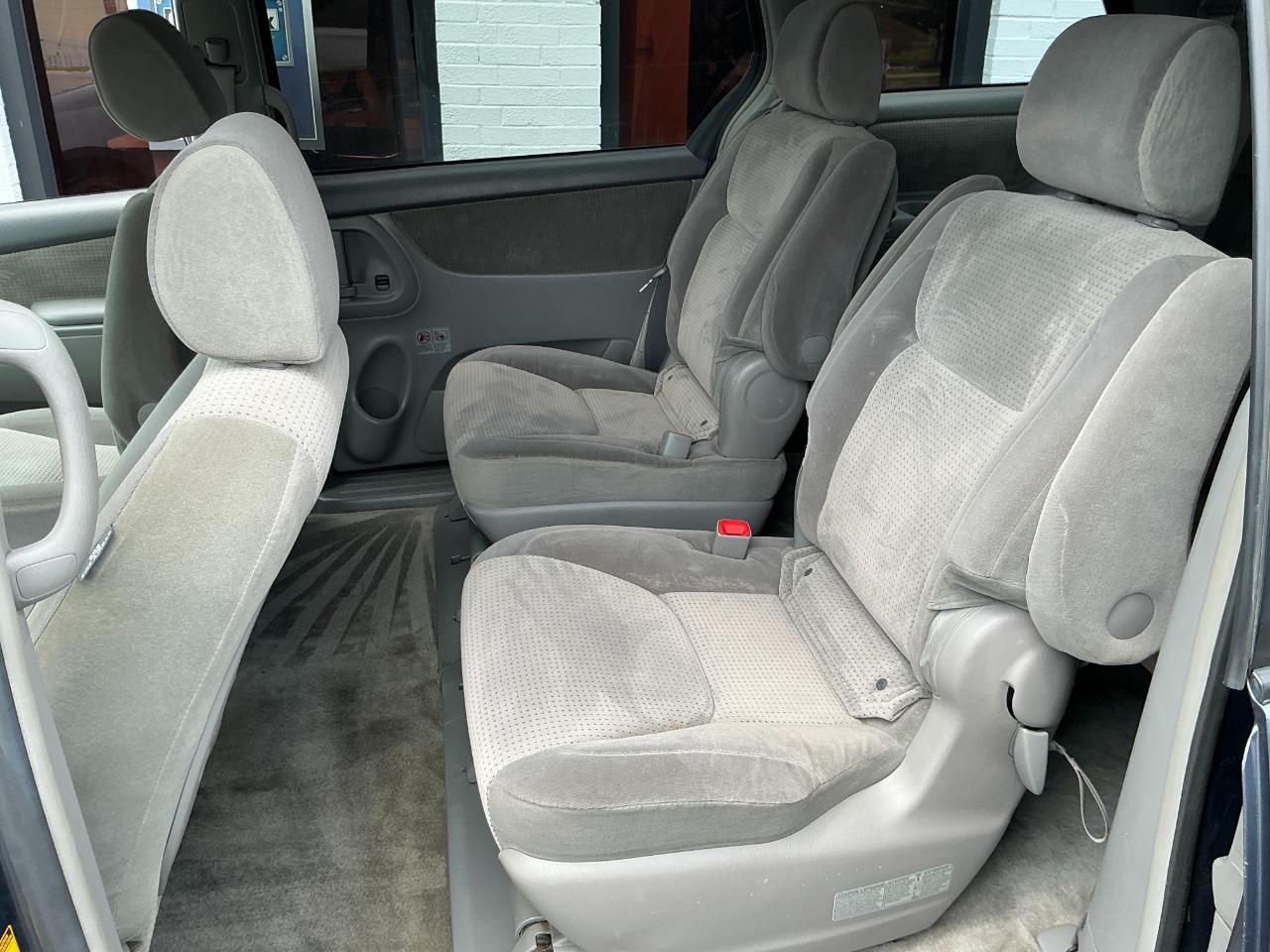 Toyota Sienna 5dr 7-Passenger Van LE FWD (Natl) 2007