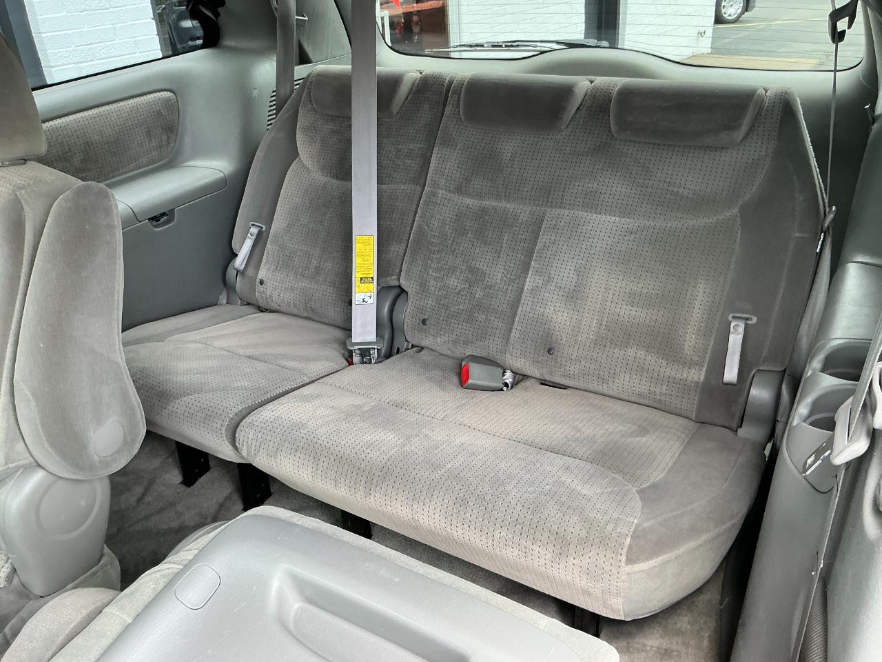 Toyota Sienna 5dr 7-Passenger Van LE FWD (Natl) 2007
