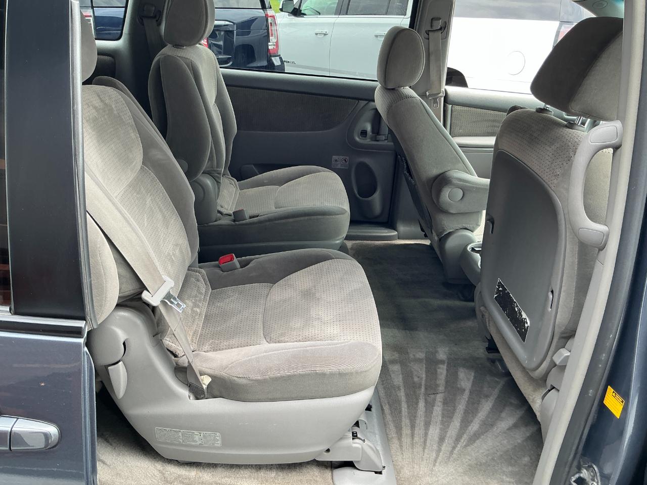 Toyota Sienna 5dr 7-Passenger Van LE FWD (Natl) 2007