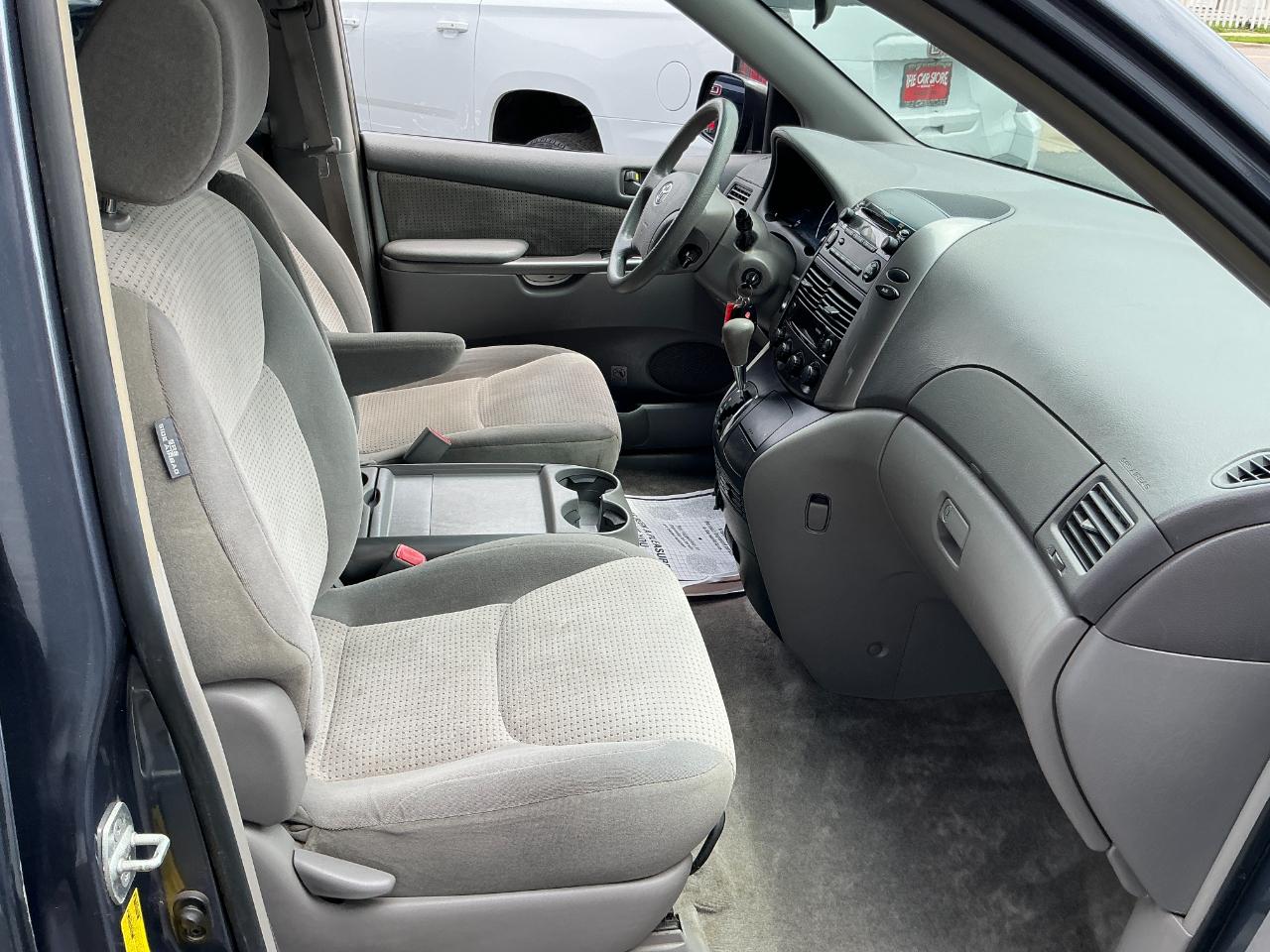 Toyota Sienna 5dr 7-Passenger Van LE FWD (Natl) 2007