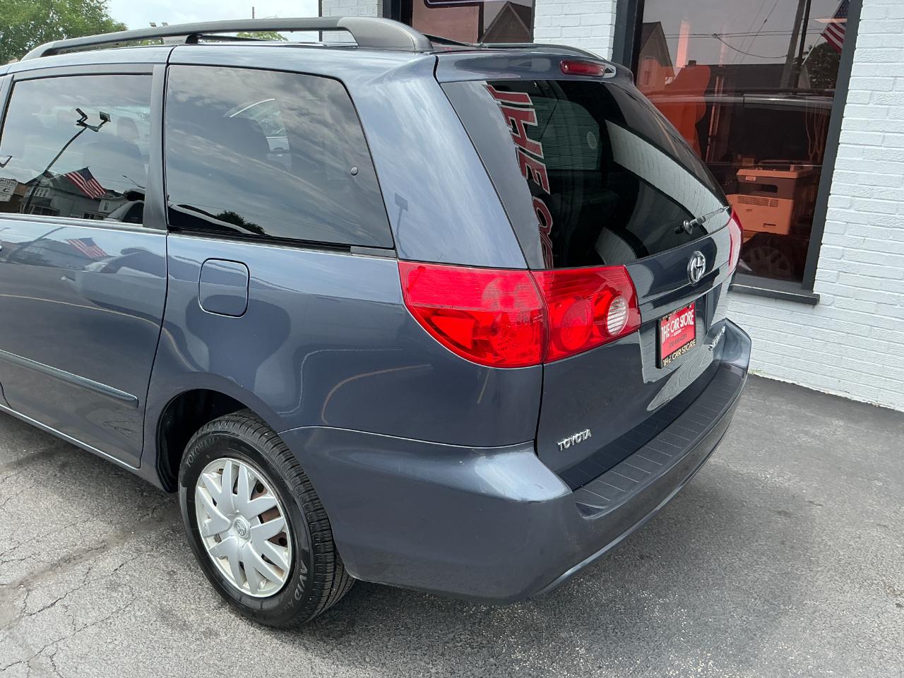 Toyota Sienna 5dr 7-Passenger Van LE FWD (Natl) 2007