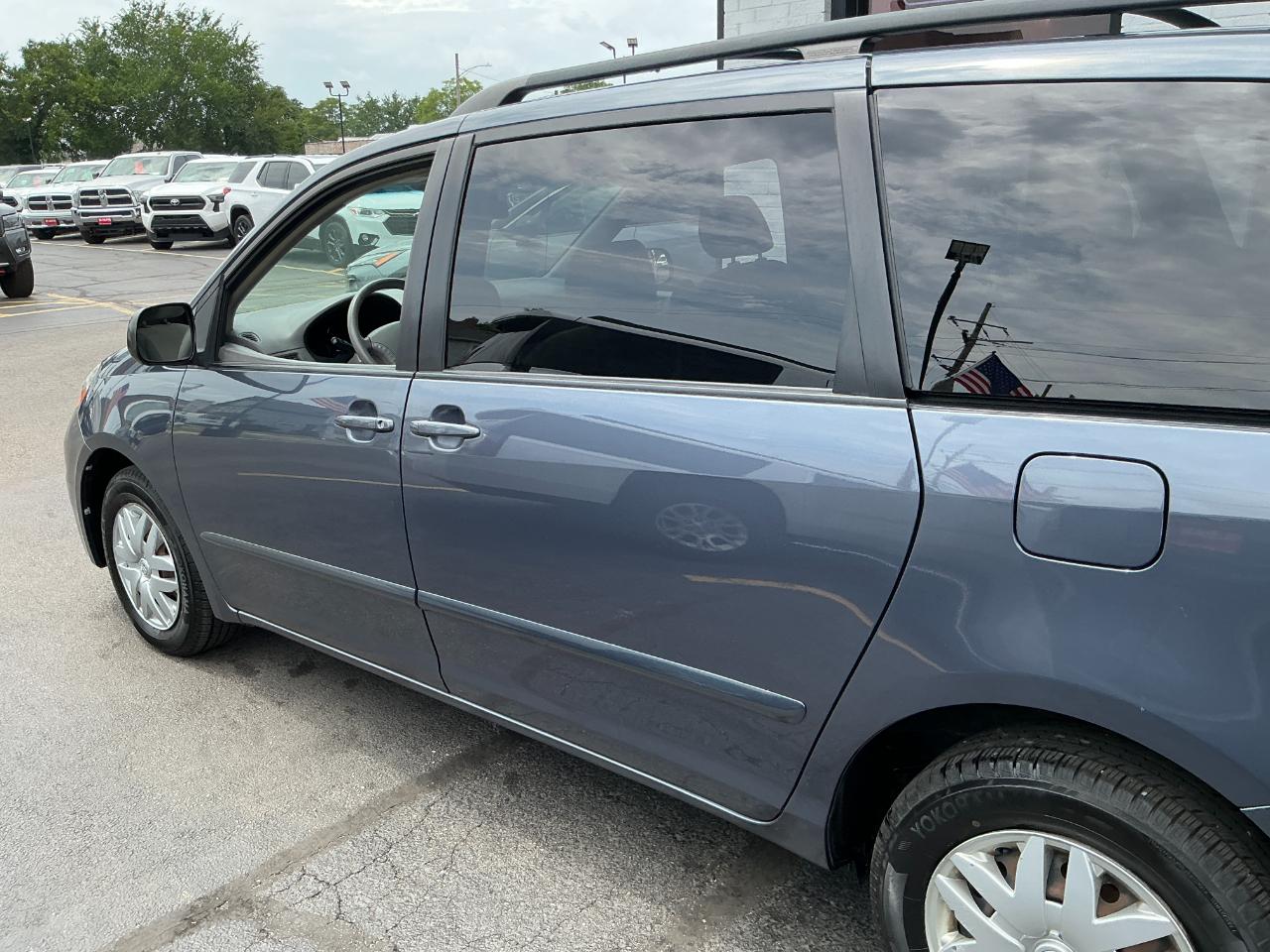 Toyota Sienna 5dr 7-Passenger Van LE FWD (Natl) 2007