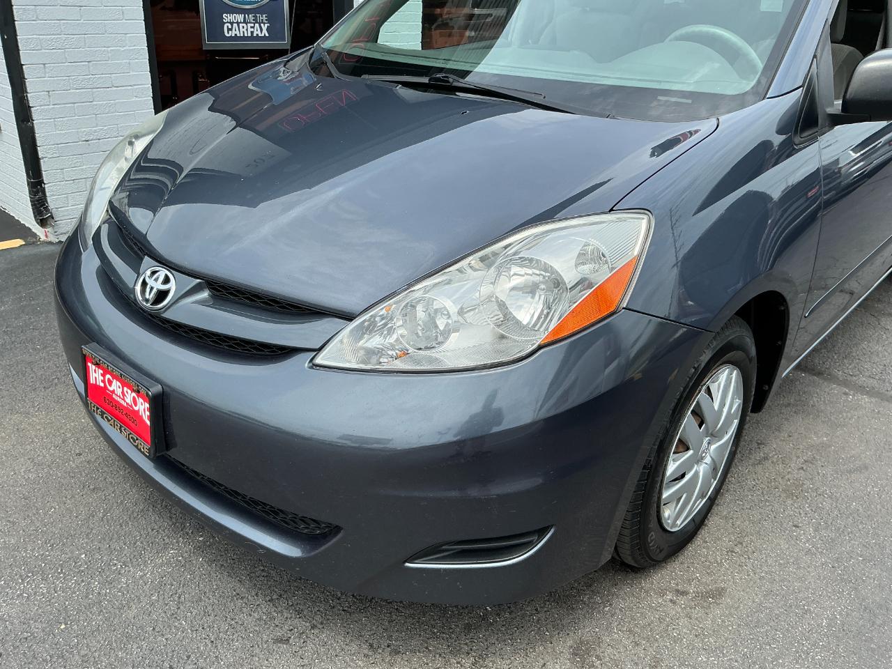 Toyota Sienna 5dr 7-Passenger Van LE FWD (Natl) 2007