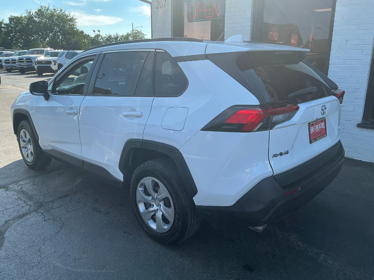 Toyota RAV4 LE AWD (Natl) 2021