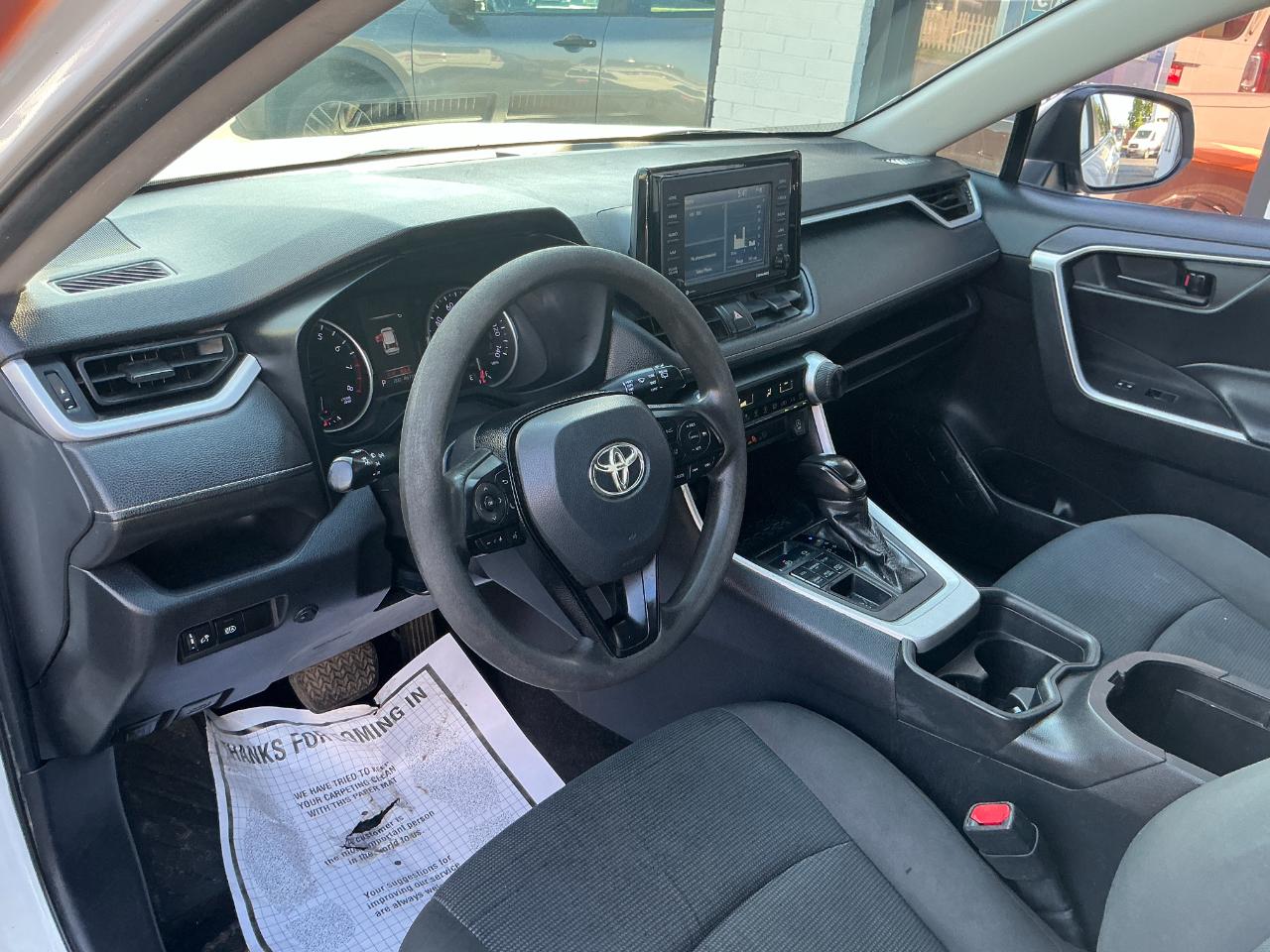 Toyota RAV4 LE AWD (Natl) 2021