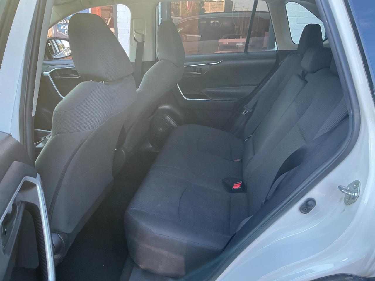 Toyota RAV4 LE AWD (Natl) 2021