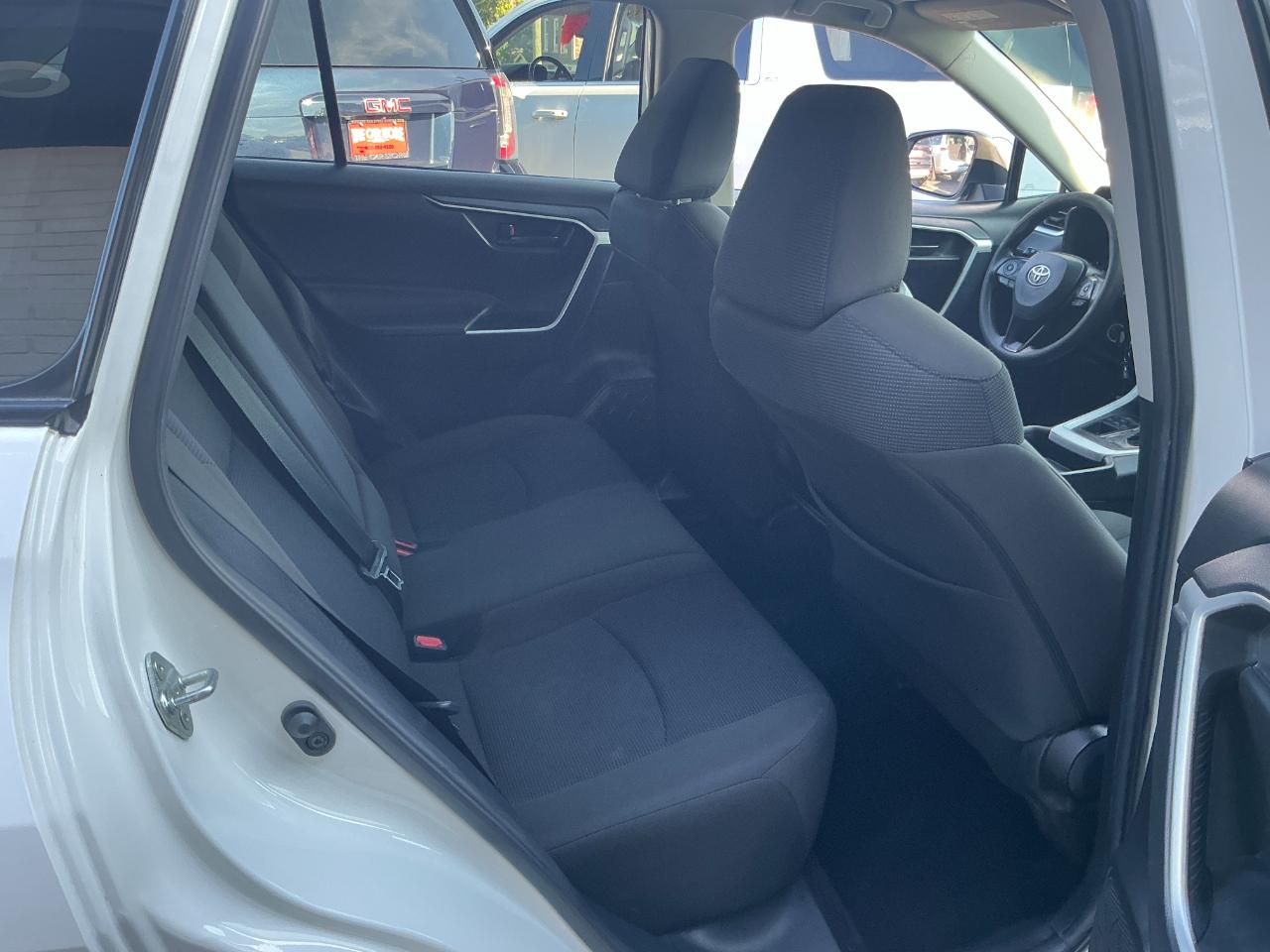 Toyota RAV4 LE AWD (Natl) 2021