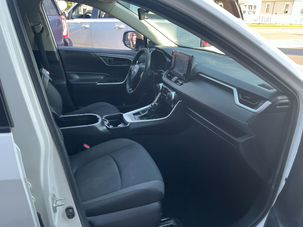 Toyota RAV4 LE AWD (Natl) 2021