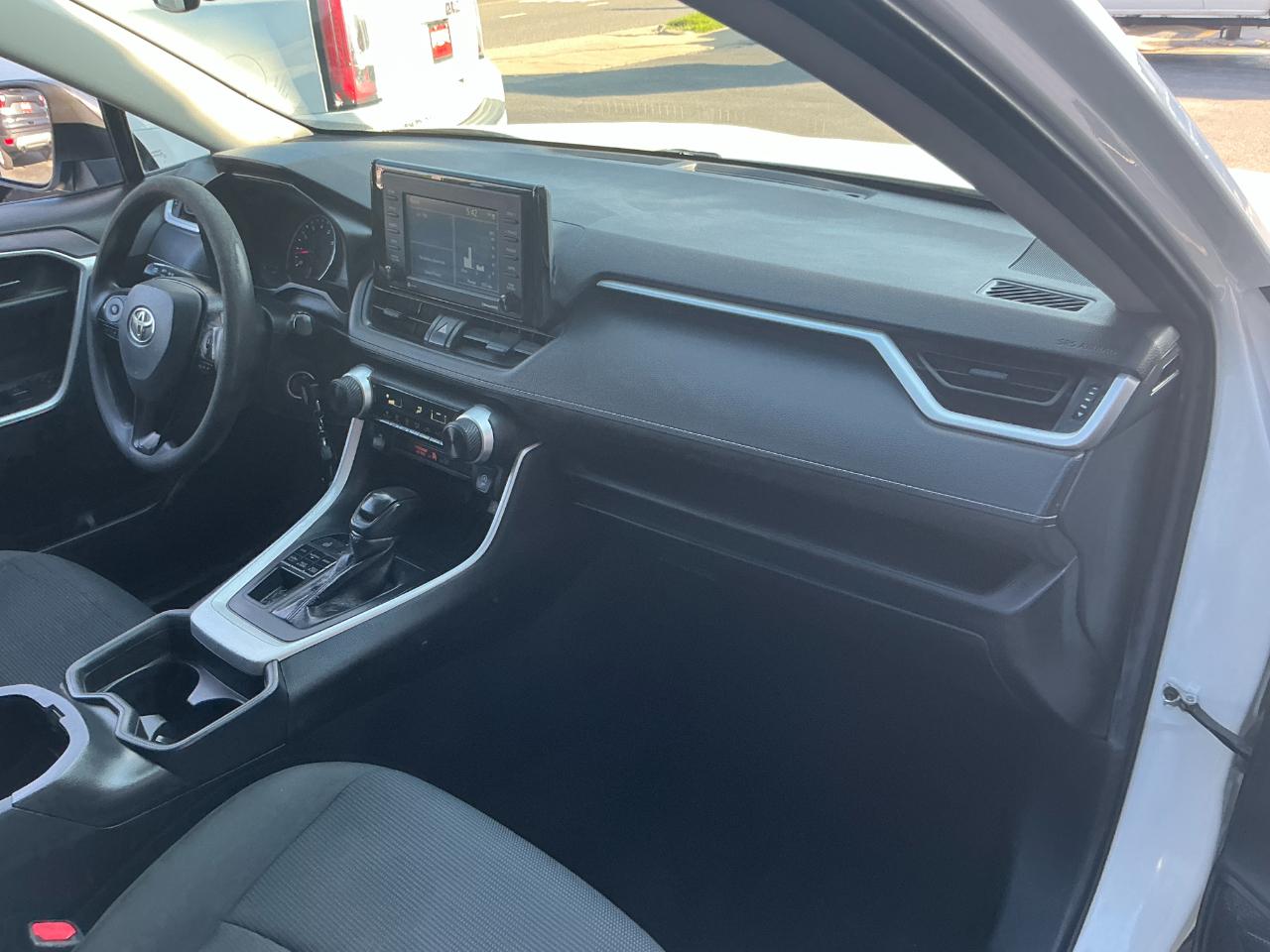 Toyota RAV4 LE AWD (Natl) 2021