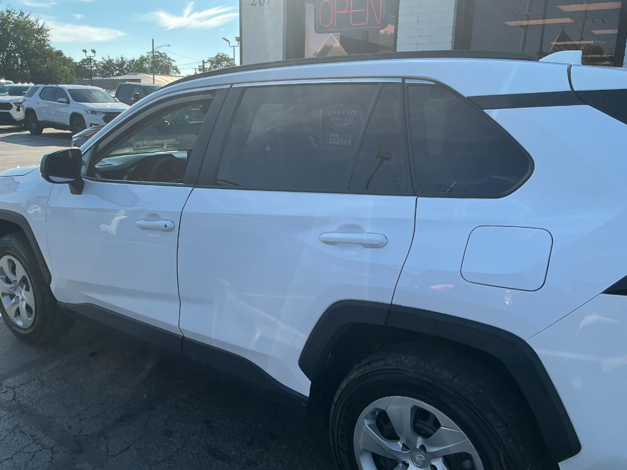 Toyota RAV4 LE AWD (Natl) 2021