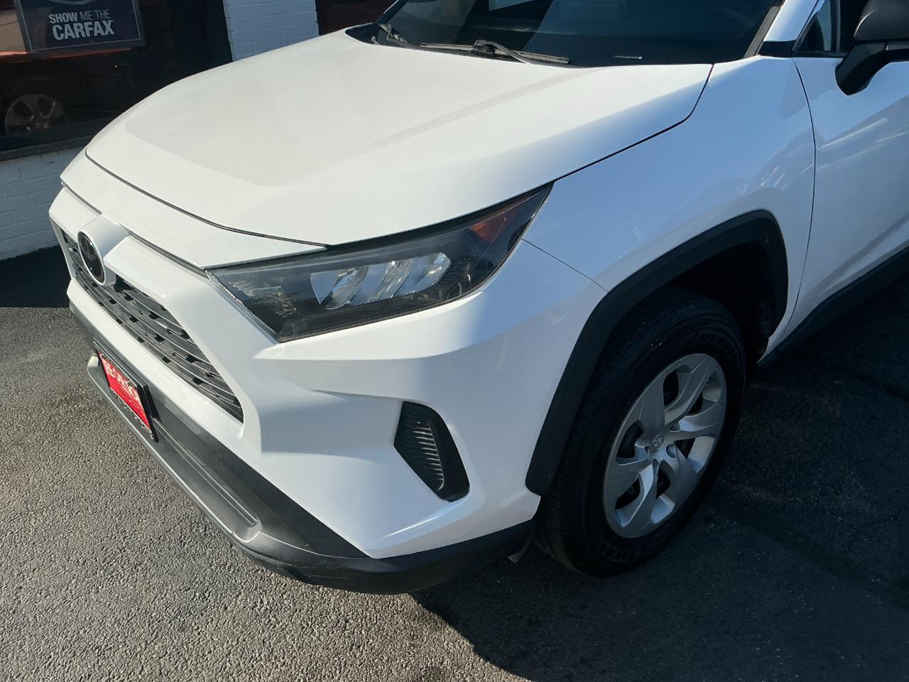 Toyota RAV4 LE AWD (Natl) 2021