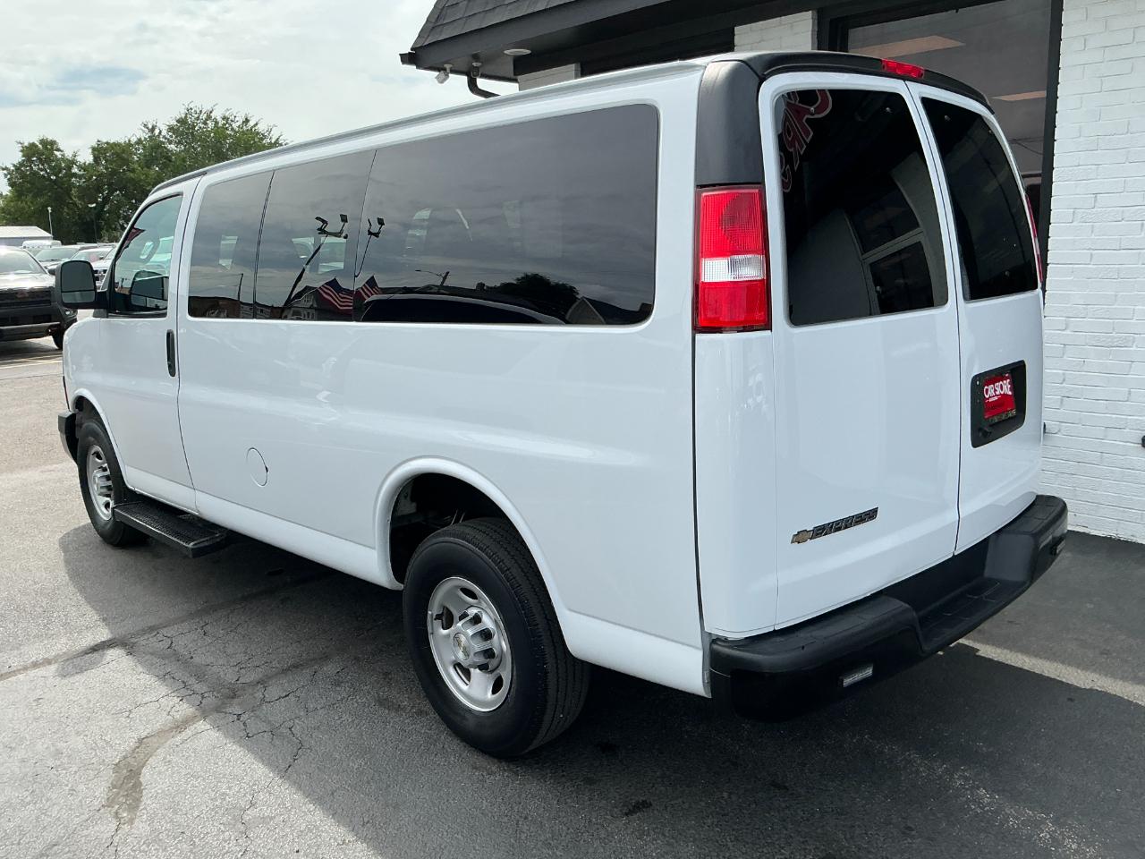 Chevrolet Express Passenger RWD 2500 135" LS 2023