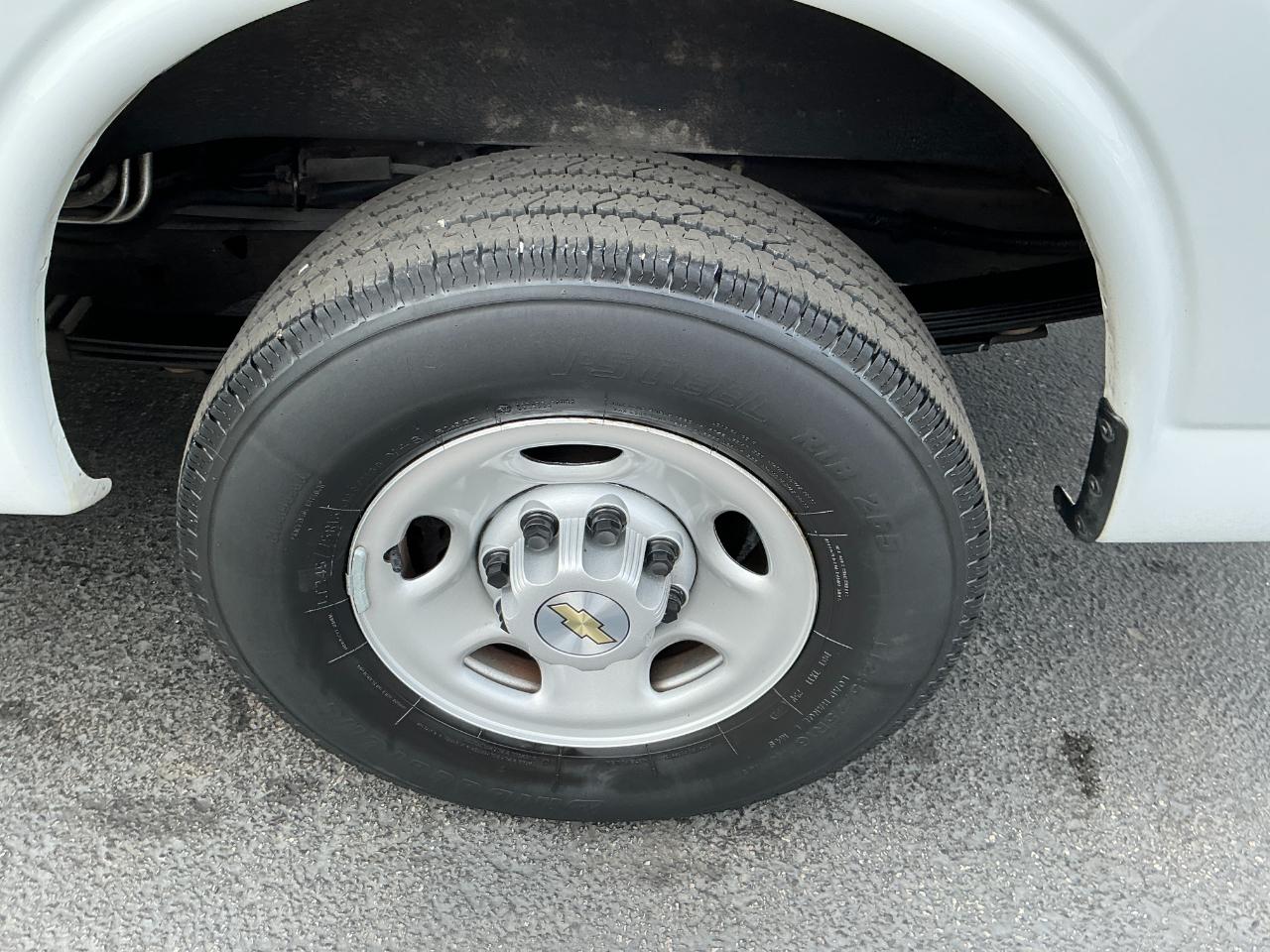 Chevrolet Express Passenger RWD 2500 135" LS 2023