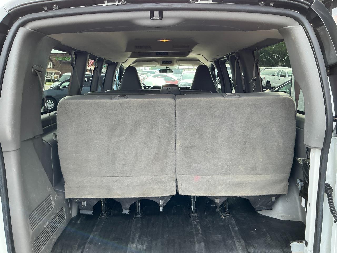Chevrolet Express Passenger RWD 2500 135" LS 2023