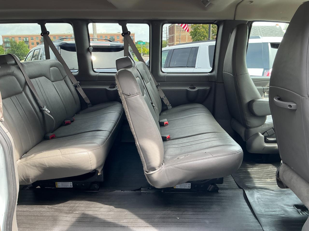 Chevrolet Express Passenger RWD 2500 135" LS 2023
