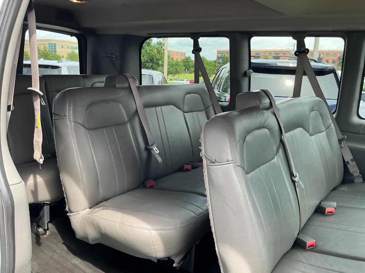 Chevrolet Express Passenger RWD 2500 135" LS 2023